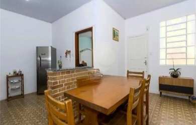 Imagem: A casa possui 2 Dormitórios, 2 Banheiros, 120m² de Área e