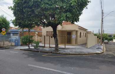 Imagem: A casa possui 2 Dormitórios, 2 Banheiros, 1 Vaga na garagem