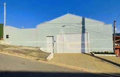 Imagem: A casa possui 4 Dormitórios, 5 Banheiros, 5 Vagas na garagem