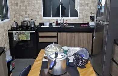 Imagem: A casa possui 3 Dormitórios, 2 Banheiros, 1 Vaga na garagem