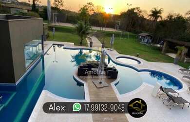 Imagem: A casa possui 5 Dormitórios, 5 Banheiros, 5 Vagas na garagem