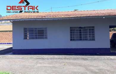 Imagem: A casa possui 2 Dormitórios, 1 Banheiro, 5 Vagas na garagem