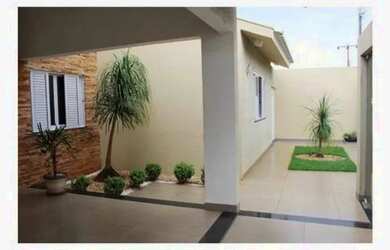 Imagem: A casa possui 2 Dormitórios, 1 Banheiro, 1 Vaga na garagem