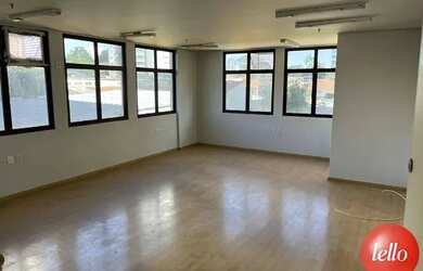 Imagem: O depósito à venda possui 1 Vaga na garagem e 40m² de Área