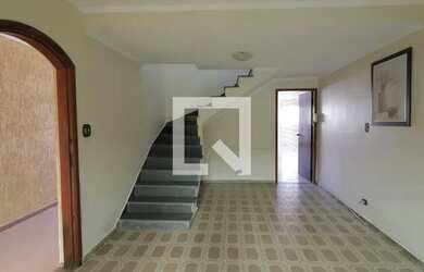 Imagem: A casa possui 3 Dormitórios, 3 Banheiros, 2 Vagas na garagem