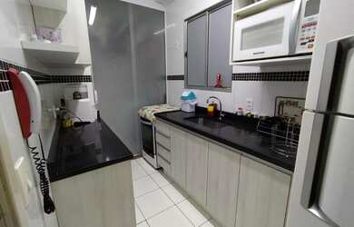 Imagem: O apartamento possui 2 Dormitórios, 1 Banheiro, 1 Vaga na garagem