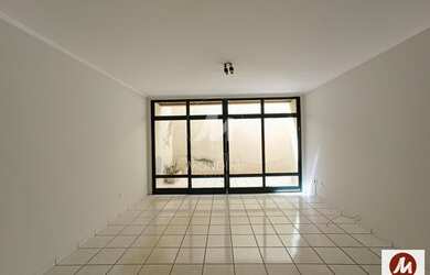 Imagem: O apartamento possui 3 Dormitórios, 1 Banheiro, 1 Vaga na garagem