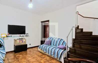 Imagem: A casa possui 2 Dormitórios, 2 Banheiros, 2 Vagas na garagem