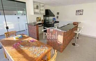 Imagem: A casa em condomínio possui 3 Dormitórios, 3 Banheiros, 5