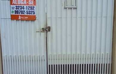 Imagem: A casa possui 1 Dormitório, 1 Banheiro, 1 Vaga na garagem e