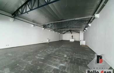 Imagem: O depósito possui 1 Vaga na garagem, 620m² de Área e está