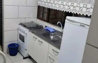 Imagem: A kitnet possui 1 Dormitório, 1 Banheiro, 1 Vaga na garagem