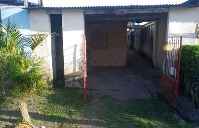 Imagem: A casa possui 2 Dormitórios, 1 Banheiro, 1 Vaga na garagem