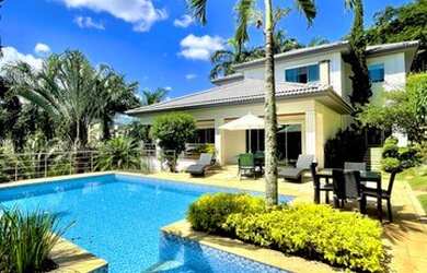 Imagem: A casa em condomínio possui 4 Dormitórios, 2 Banheiros, 4