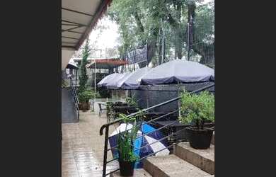 Imagem: O depósito está localizado em Mercês, Curitiba à venda por