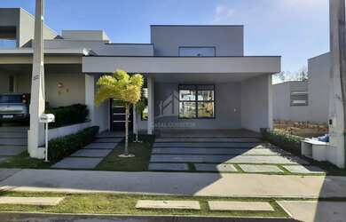 Imagem: A casa em condomínio possui 3 Dormitórios, 4 Banheiros, 4