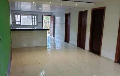 Imagem: A casa possui 3 Dormitórios, 1 Banheiro, 1 Vaga na garagem