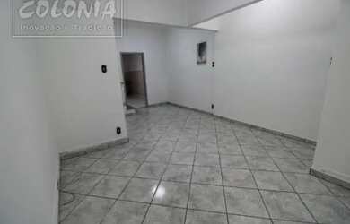 Imagem: A casa possui 1 Dormitório, 1 Banheiro, 1 Vaga na garagem