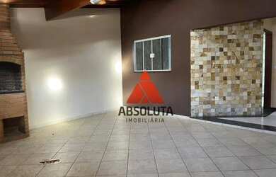 Imagem: A casa possui 3 Dormitórios, 2 Banheiros, 2 Vagas na garagem