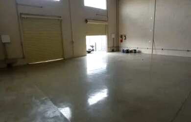 Imagem: O depósito possui 4 Vagas na garagem e 120m² de Área e está