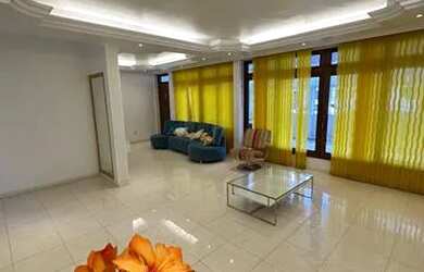 Imagem: A casa possui 4 Dormitórios, 4 Banheiros, 3 Vagas na garagem