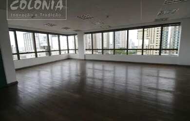 Imagem: O depósito possui 5 Vagas na garagem, 330m² de Área e está