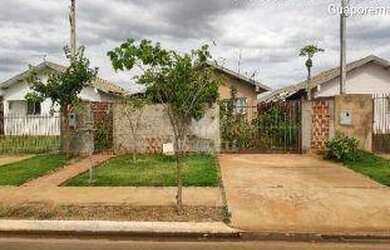 Imagem: A casa possui 2 Dormitórios, 1 Banheiro, 1 Vaga na garagem