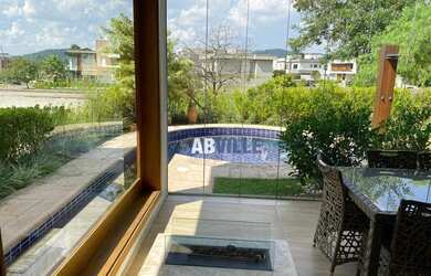 Imagem: A casa em condomínio possui 5 Dormitórios, 5 Banheiros, 4