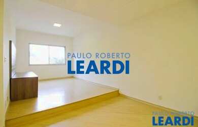 Imagem: O apartamento possui 4 Dormitórios, 2 Banheiros, 2 Vagas na