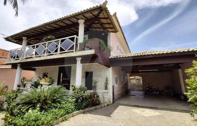 Imagem: A casa em condomínio possui 5 Dormitórios, 4 Banheiros, 3