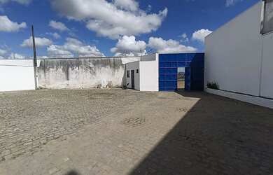 Imagem: O depósito possui 5 Vagas na garagem, 1.600m² de Área e