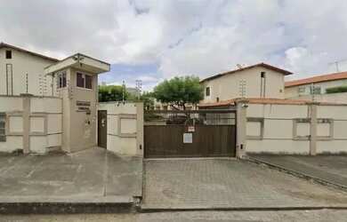 Imagem: A casa possui 2 Dormitórios, 2 Banheiros, 2 Vagas na garagem