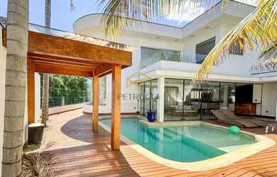 Imagem: A casa possui 4 Dormitórios, 5 Banheiros, 3 Vagas na garagem