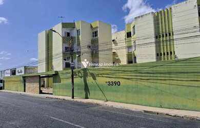 Imagem: O apartamento possui 3 Dormitórios, 1 Banheiro, 2 Vagas na