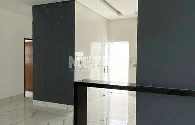 Imagem: A casa à venda possui 2 Dormitórios, 3 Banheiros, 3 Vagas