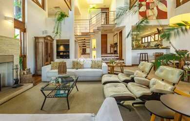 Imagem: A casa possui 4 Dormitórios, 5 Banheiros, 530m² de Área e