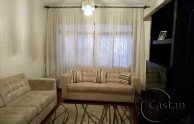 Imagem: A casa possui 3 Dormitórios, 3 Banheiros, 2 Vagas na garagem