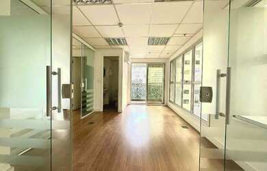 Imagem: O depósito possui 2 Vagas na garagem, 60m² de Área e está