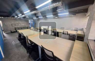 Imagem: O depósito possui 4 Vagas na garagem e 168m² de Área e está