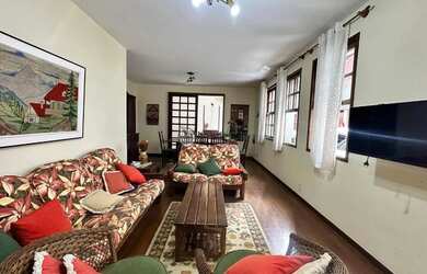 Imagem: A casa possui 3 Dormitórios, 4 Banheiros, 1 Vaga na garagem