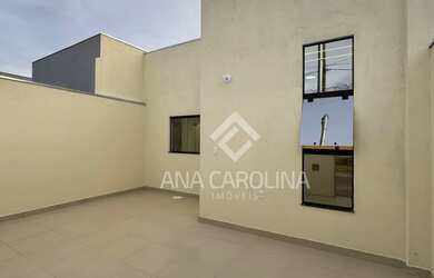 Imagem: A casa possui 2 Dormitórios, 1 Banheiro, 2 Vagas na garagem