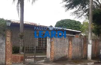 Imagem: A casa possui 3 Dormitórios, 3 Banheiros, 3 Vagas na garagem