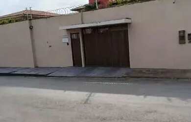 Imagem: A casa possui 5 Dormitórios, 5 Banheiros, 5 Vagas na garagem