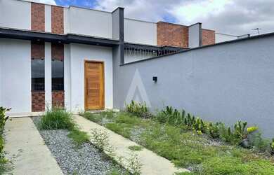 Imagem: A casa possui 2 Dormitórios, 1 Banheiro, 2 Vagas na garagem