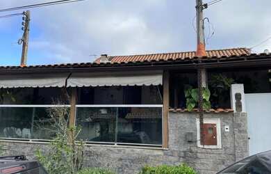 Imagem: A casa possui 3 Dormitórios, 4 Banheiros, 3 Vagas na garagem