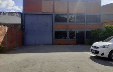 Imagem: O depósito possui 5 Vagas na garagem, 400m² de Área e está