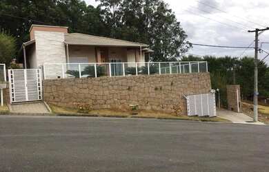 Imagem: A casa em condomínio possui 3 Dormitórios, 5 Banheiros, 3