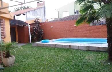 Imagem: A casa possui 2 Dormitórios, 1 Banheiro, 5 Vagas na garagem