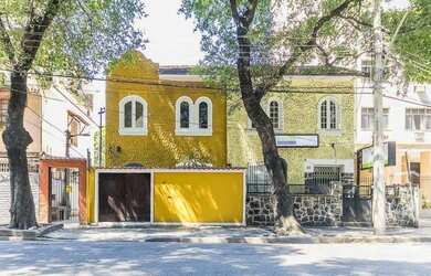Imagem: A casa à venda possui 3 Dormitórios, 3 Banheiros, 2 Vagas