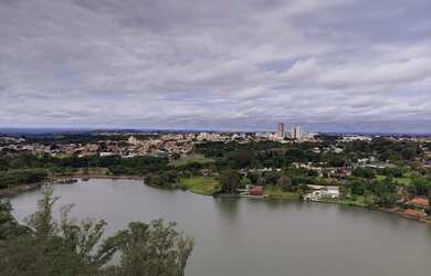 Imagem: O apartamento possui 4 Dormitórios, 3 Banheiros, 2 Vagas na
